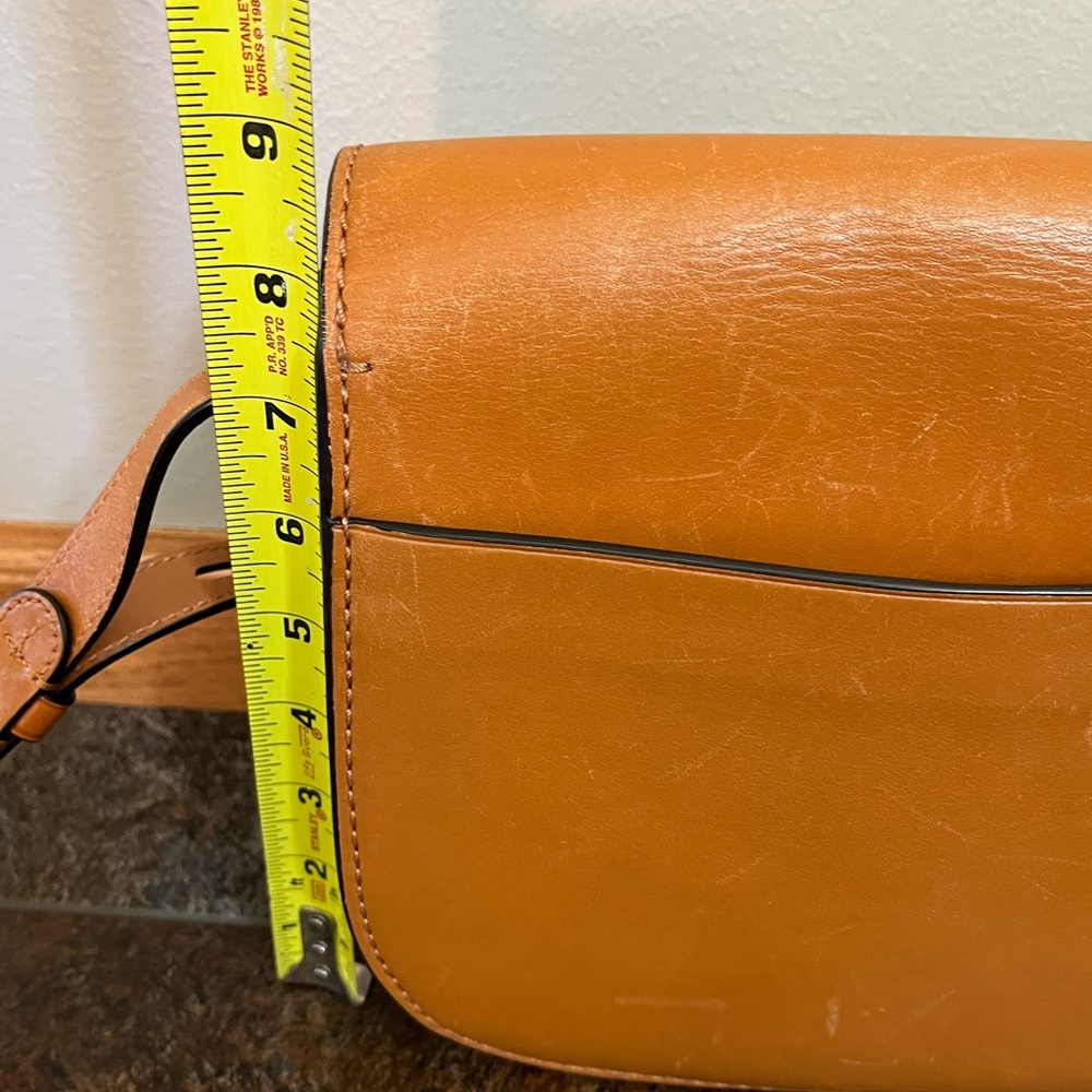 Tory Burch smooth leather crossbody minimalist saddle bag purse camello color - Picture 13 of 16